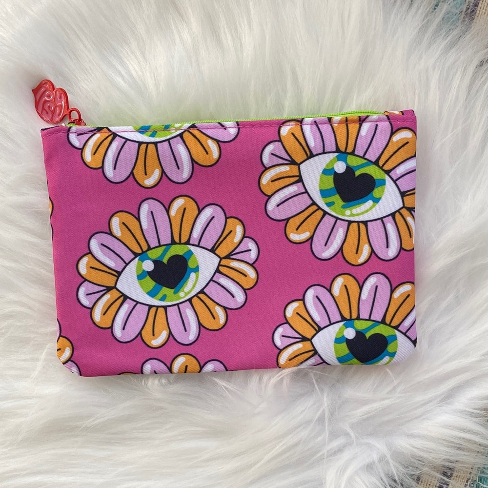 Beauty bundle-Bright Pink Floral Eye-Graphic Cosmetic Pouch with 9 beauty items - Picture 10 of 10